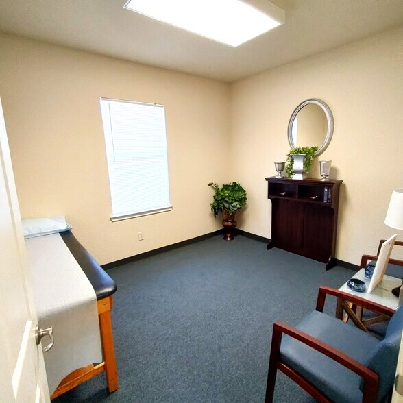 More Photos Of 930 S Bell Blvd, Cedar Park Office Residential For Lease