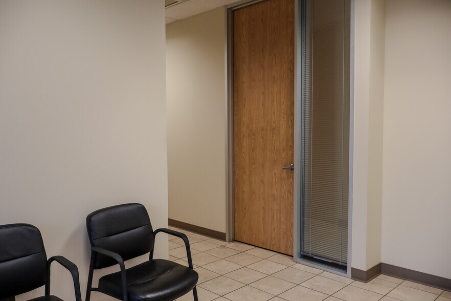 More Photos Of 114 W Drew St, Houston Office For Sale