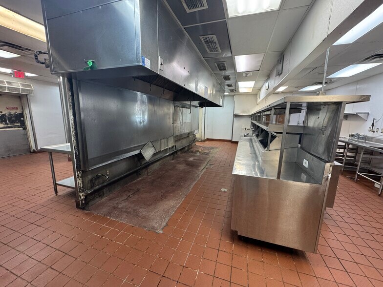 More Photos Of 3953 W Sunset Ave, Springdale Restaurant For Lease