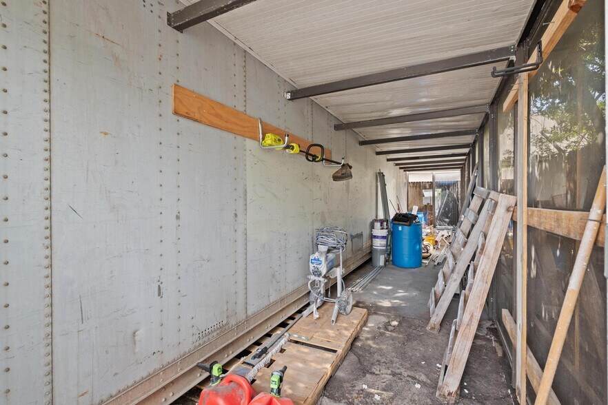 More Photos Of 4349 Louis Ave, Holiday Warehouse For Sale