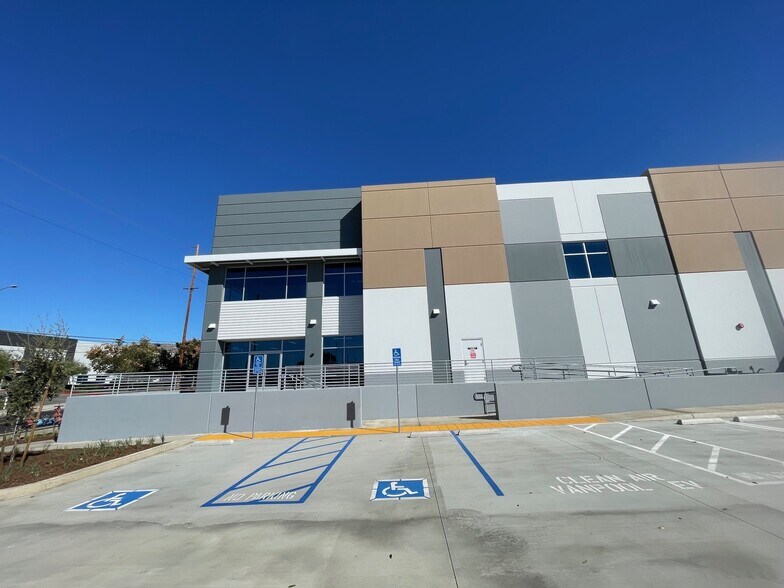 More Photos Of 980 Marlborough Ave, Riverside Warehouse For Lease