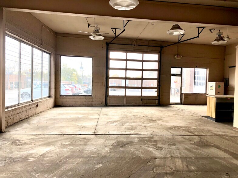 More Photos Of 262 Goffle Rd, Hawthorne Service For Lease