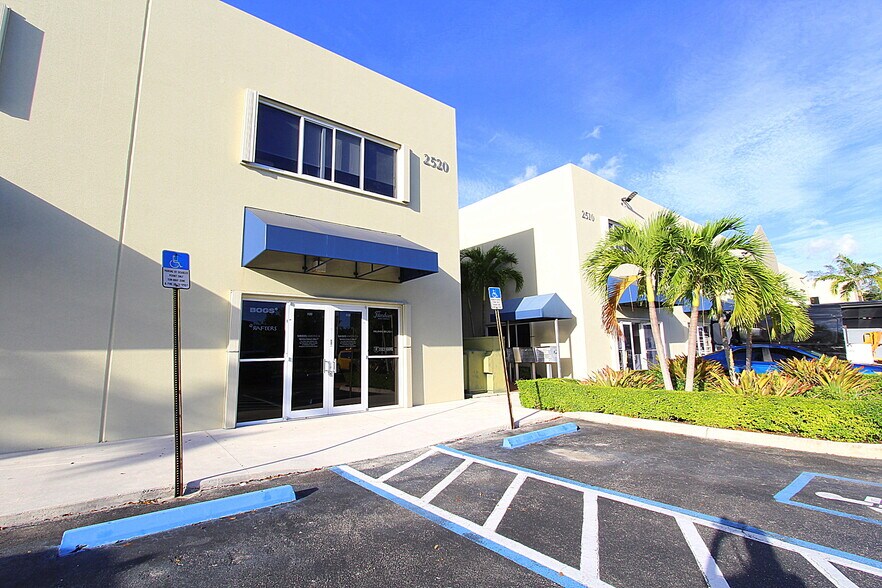 More Photos Of 2520 NW 97th Ave, Doral Showroom For Lease