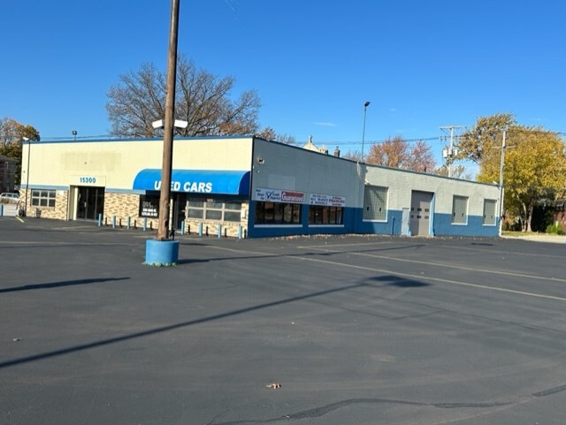 Primary Photo Of 15300 Lorain Ave, Cleveland Auto Dealership For Lease