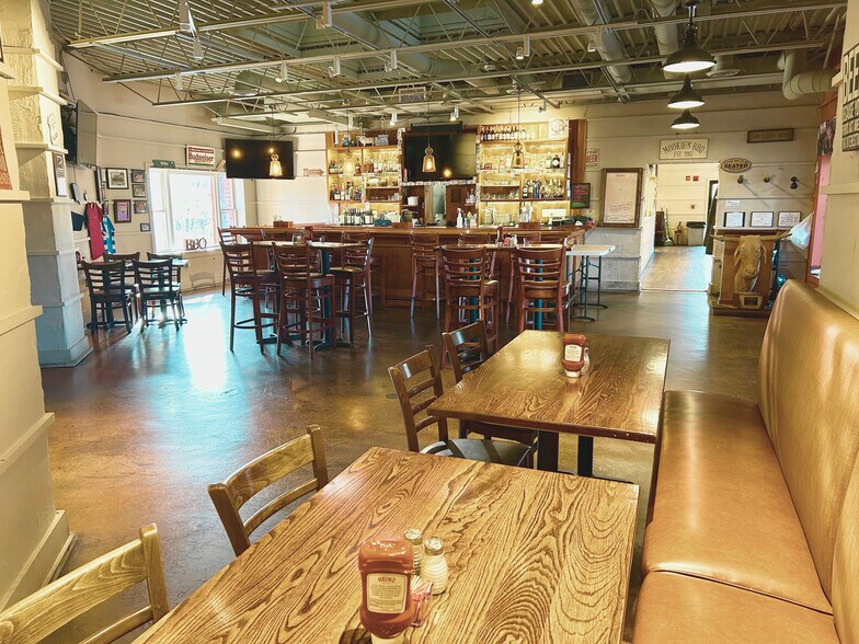 More Photos Of 1141 Walker Rd, Great Falls Restaurant For Lease