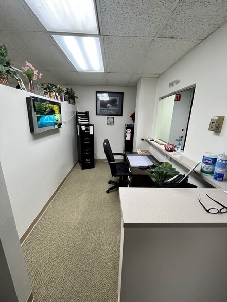 More Photos Of 1900 E Northern Pky, Baltimore Medical For Lease