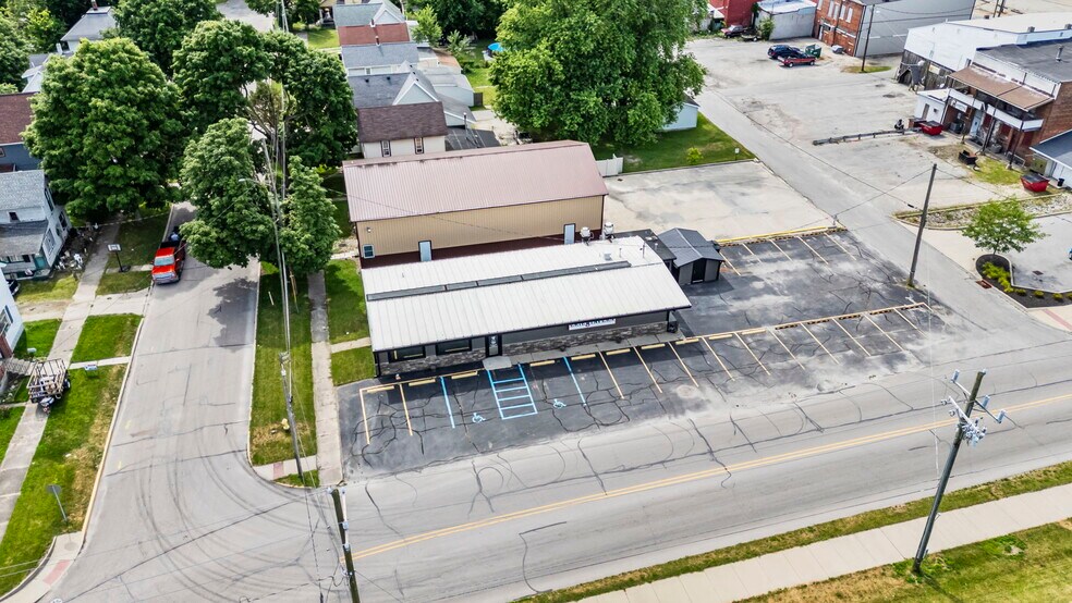 More Photos Of 770 E Franklin St, Huntington Restaurant For Sale