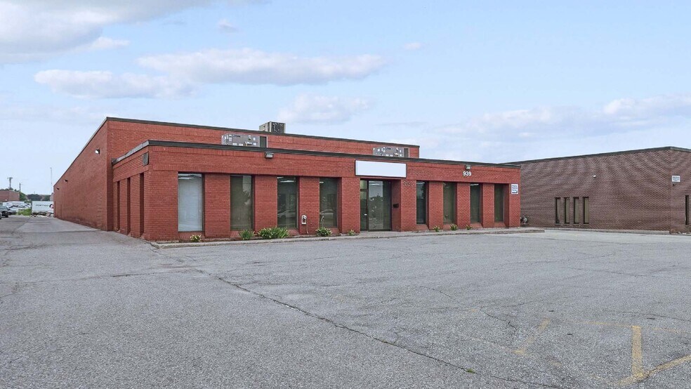 More Photos Of 939 Pantera Dr, Mississauga Manufacturing For Sale