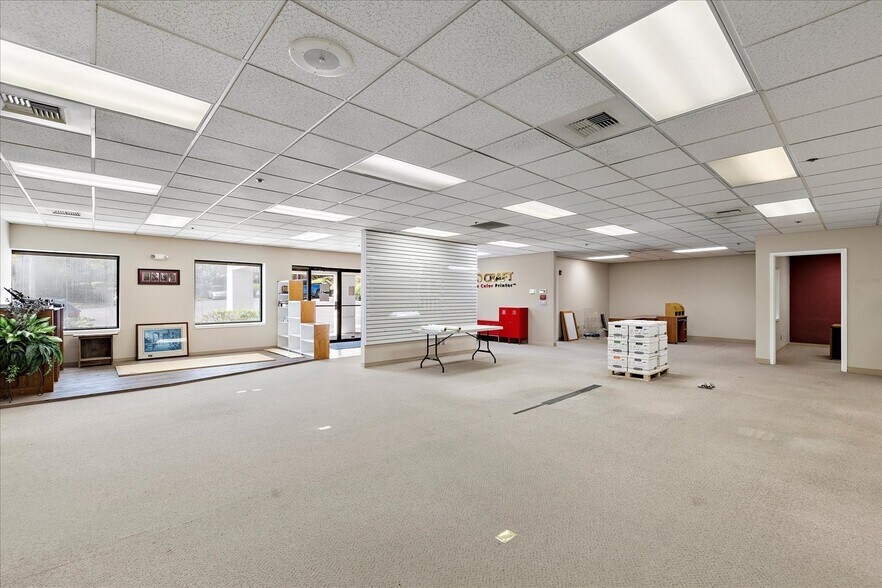 More Photos Of 21021 66th Ave W, Lynnwood Manufacturing For Sale