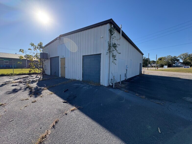 More Photos Of 111 Champlain St, Hamlet Flex For Sale