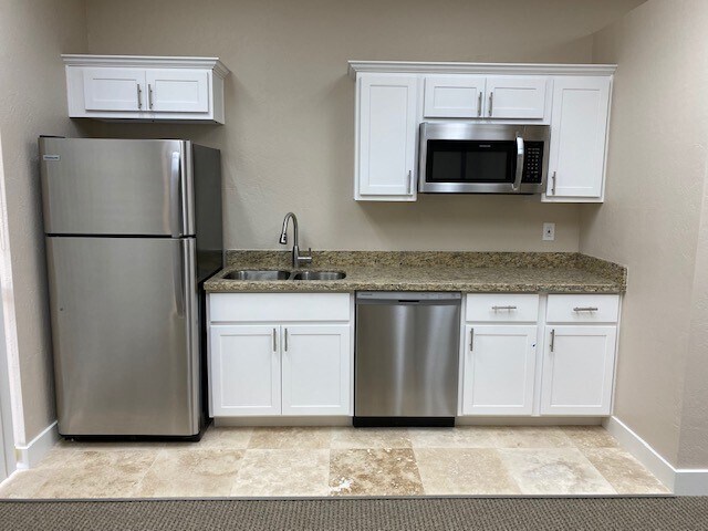 More Photos Of 7440 E Karen Dr, Scottsdale Service For Lease