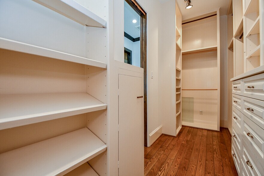 More Photos Of 4119 Allen St, Houston Office For Sale