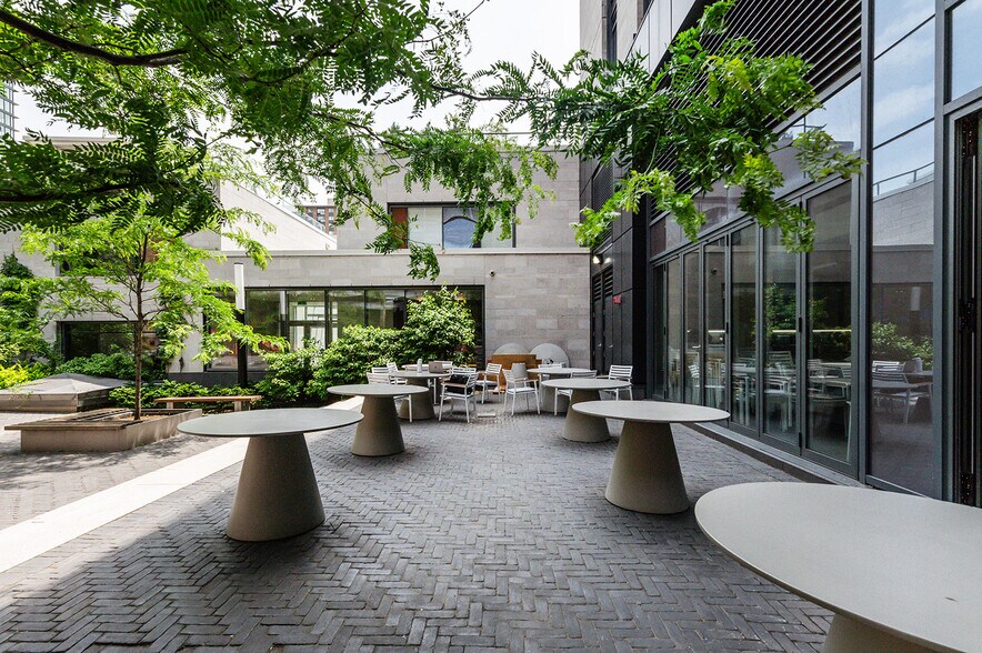 More Photos Of 1268 Rue Saint-Antoine O, Montréal Apartments For Sale