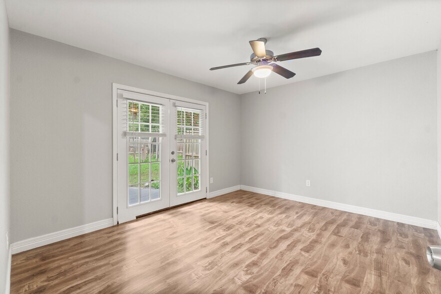 More Photos Of 2042 Teal Dr, Spring Dormitory For Sale