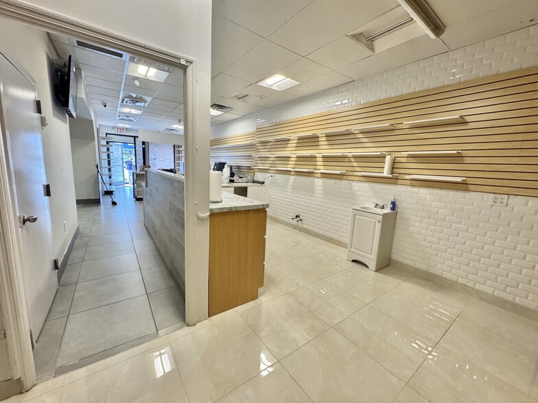 More Photos Of 7511-7513 Metropolitan Ave, Middle Village Storefront Retail Office For Sale