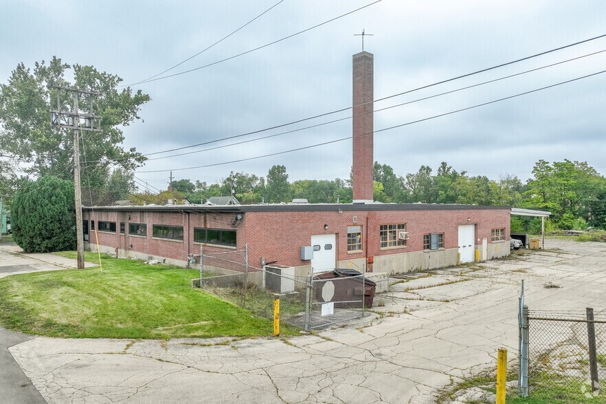 More Photos Of 947 E Clinton St, Freeport Warehouse For Sale
