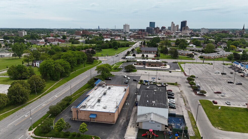 More Photos Of 551 Dorr St, Toledo Freestanding For Sale