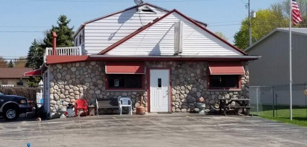 More Photos Of 726 Valley Rd, Menasha Bar For Sale