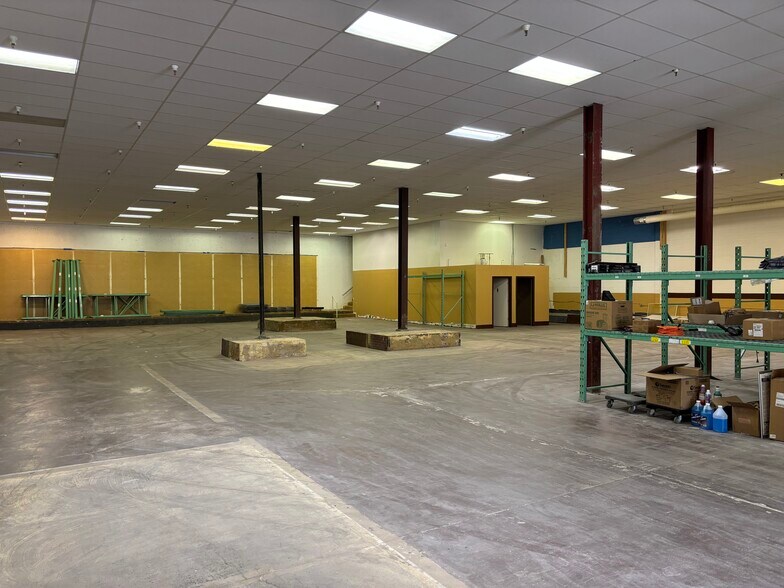 More Photos Of 1930-2070 S Academy Blvd, Colorado Springs Freestanding For Lease