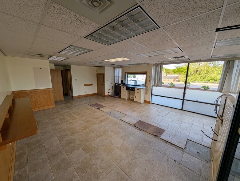 More Photos Of 55 Congress Ave, Bath Freestanding For Lease