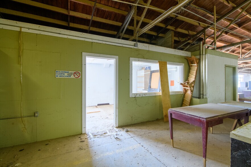 More Photos Of 440 Frankston St, Jacksonville Warehouse For Sale
