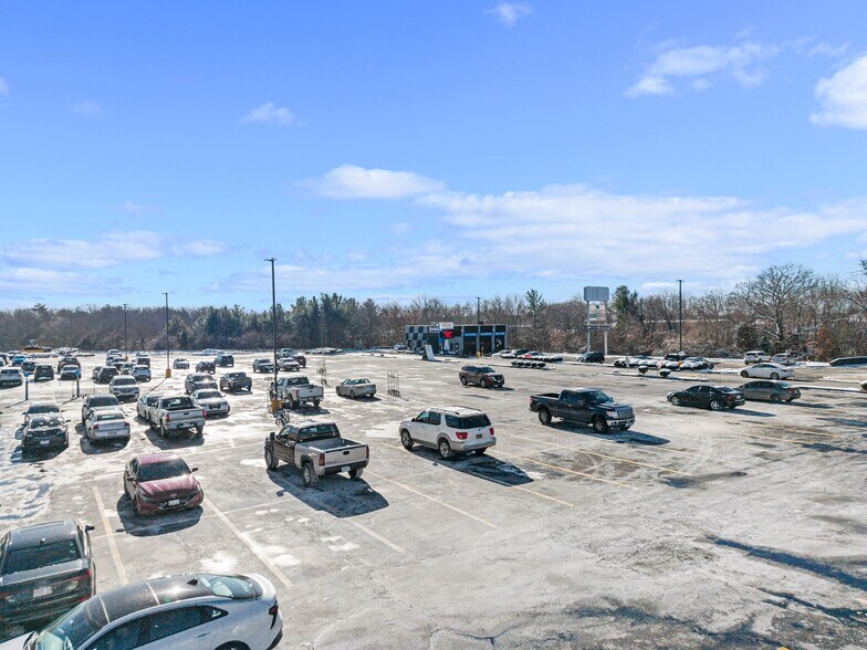 More Photos Of 950 Kings Hwy, New Bedford Storefront For Lease