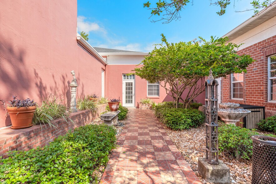 More Photos Of 200 Magnolia Ave, Daytona Beach Office For Sale