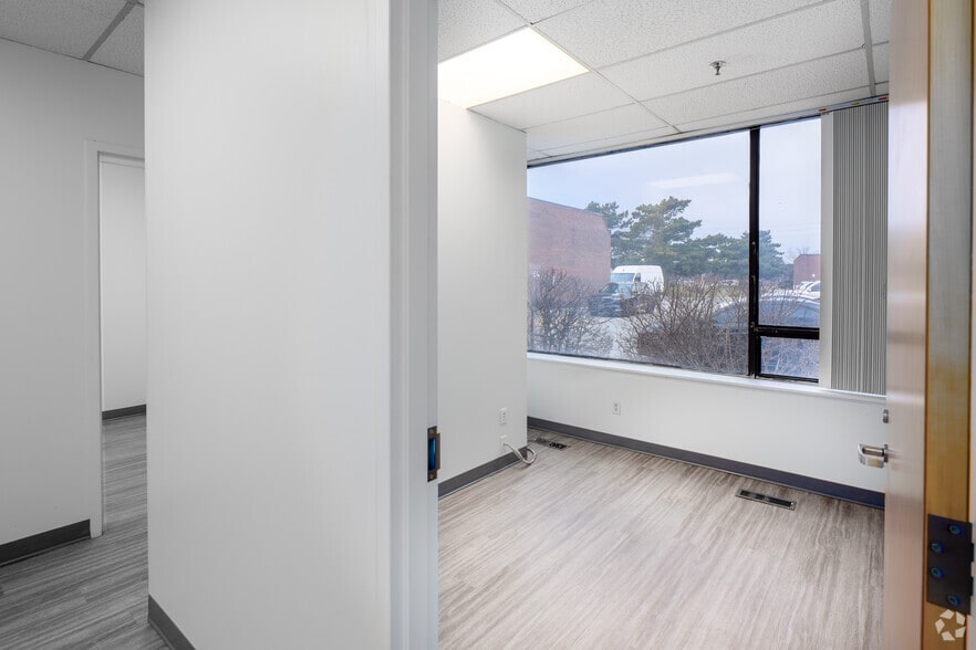 More Photos Of 270 Esna Park Dr, Markham Service For Sale