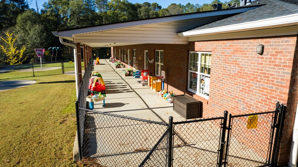 More Photos Of 1560 Summit Chase Dr, Snellville General Retail For Sale