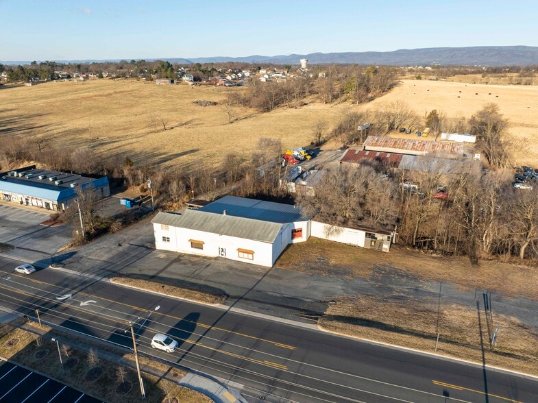 More Photos Of 659 N Main St, Woodstock Mixed Retail For Sale