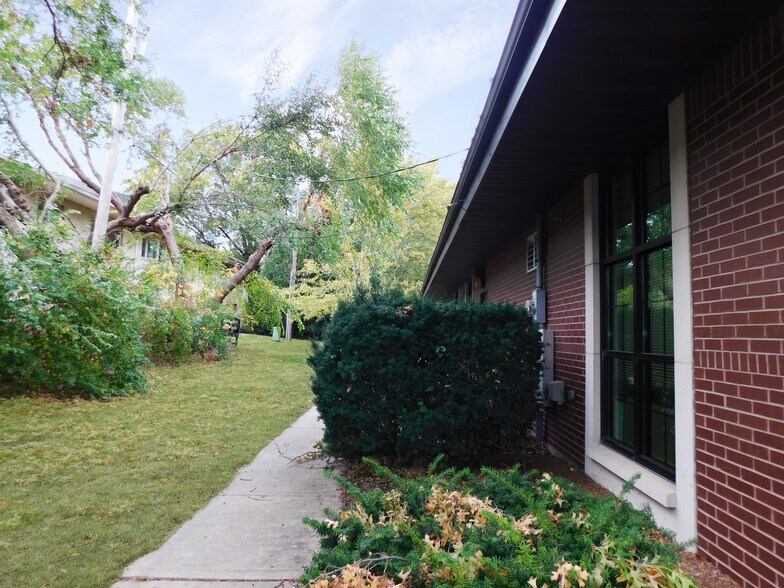 More Photos Of 3400 N Rockton Ave, Rockford Office For Lease