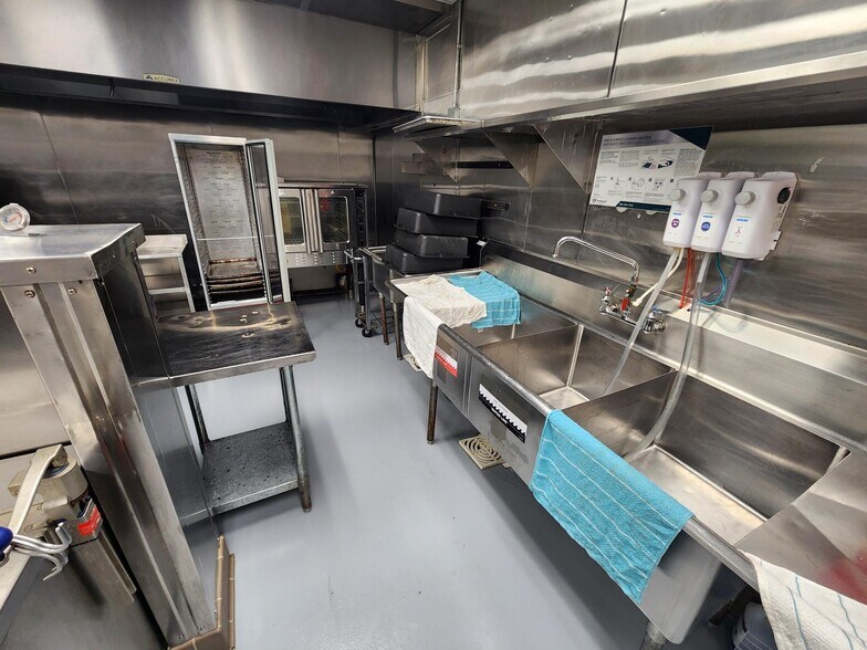 More Photos Of 122 Main St, Thomson General Retail For Sale