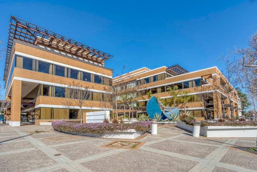 More Photos Of 800 W El Camino Real, Mountain View Coworking Space