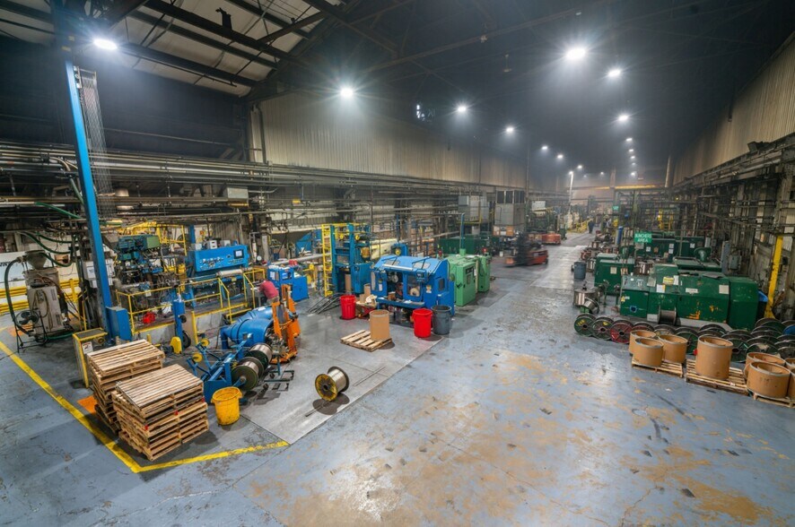 More Photos Of 621 Dana St NE, Warren Manufacturing For Lease