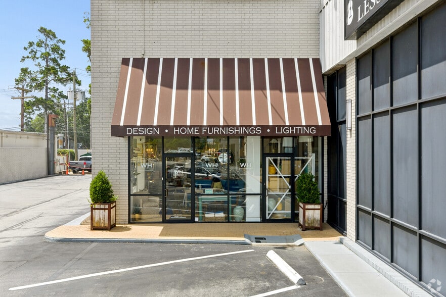 More Photos Of 12649 Memorial Dr, Houston Storefront Retail Office For Lease