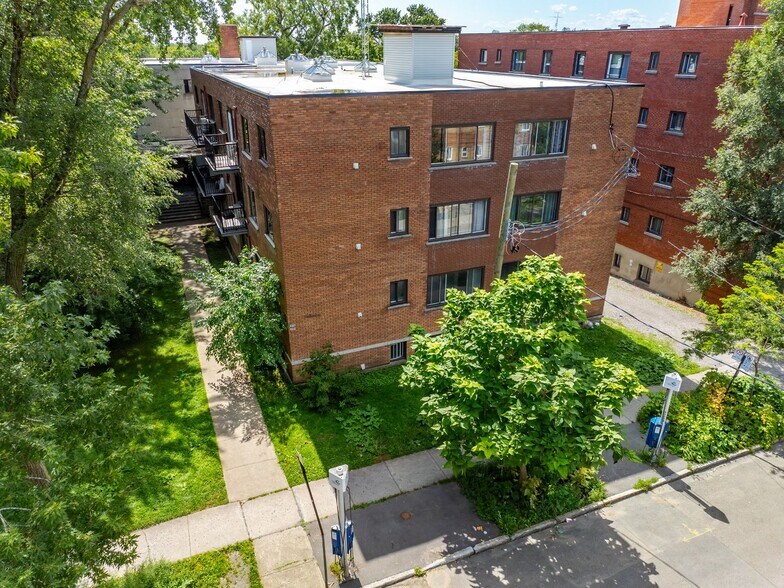 More Photos Of 4980 Av Clanranald, Montréal Apartments For Sale