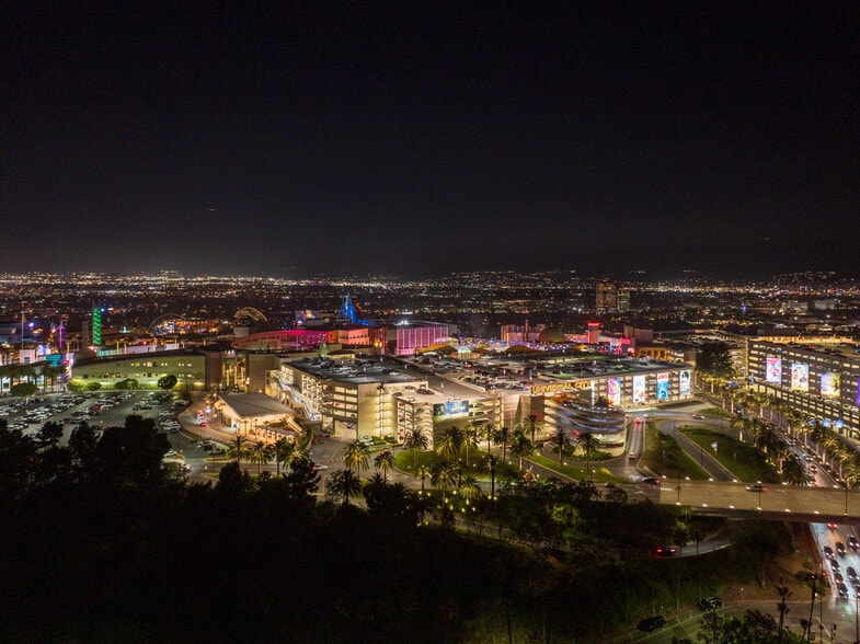 More Photos Of 3450 Cahuenga Blvd W, Los Angeles Office Residential For Sale