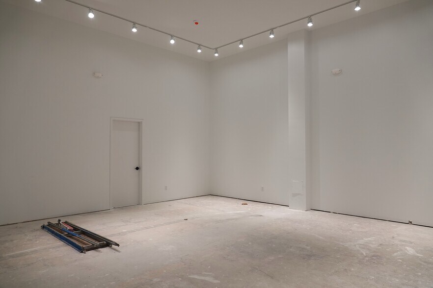 More Photos Of 356 Main St, Highlands Freestanding For Lease