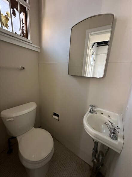 More Photos Of 8-10 Irving Pl, Woodmere Storefront Retail Office For Lease