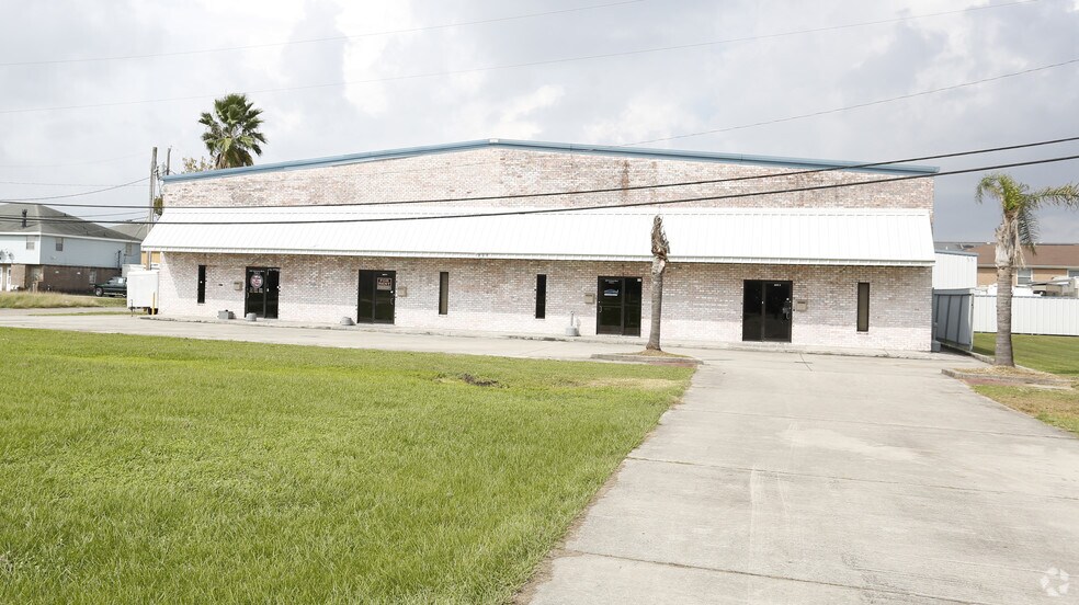 More Photos Of 200 Veterans Blvd, Kenner Warehouse For Lease