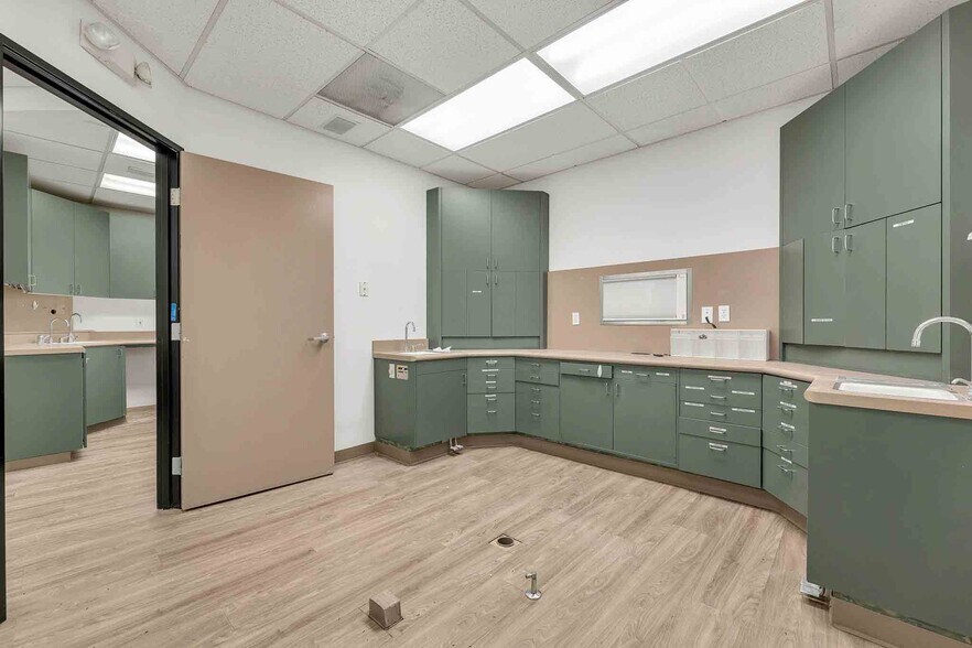 More Photos Of 1755 Erringer St, Simi Valley Medical For Lease