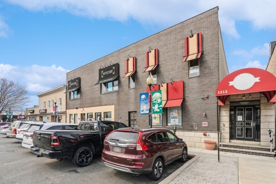 More Photos Of 1309-1313 Paterson Plank Rd, Secaucus Restaurant For Lease