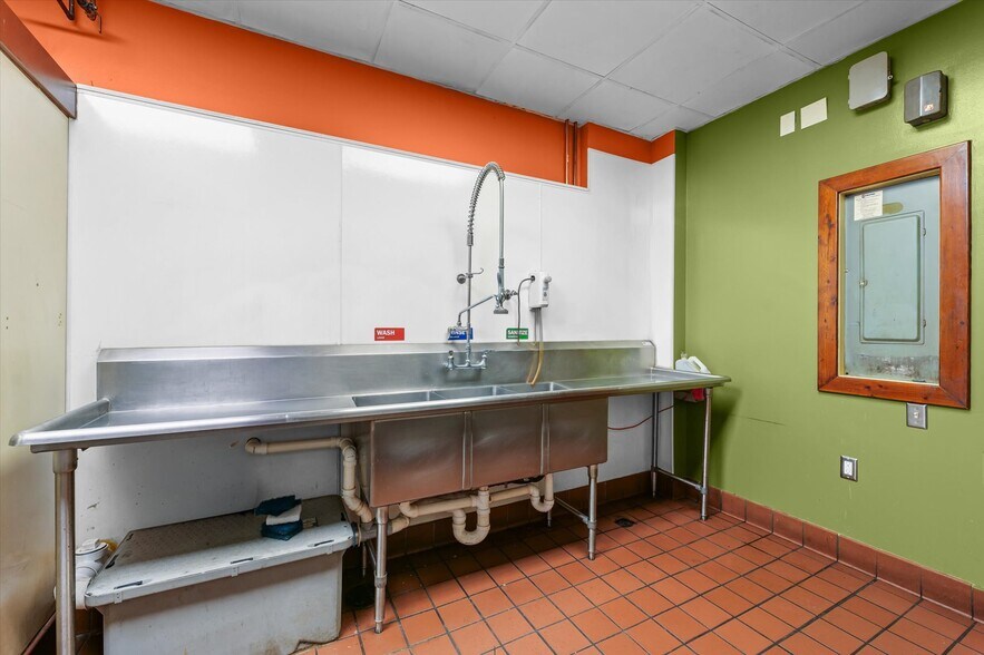 More Photos Of 201 N Broadway Ave, Urbana Restaurant For Sale