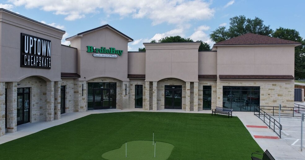 More Photos Of 3017 Oakey Trl, Hudson Oaks Restaurant For Lease