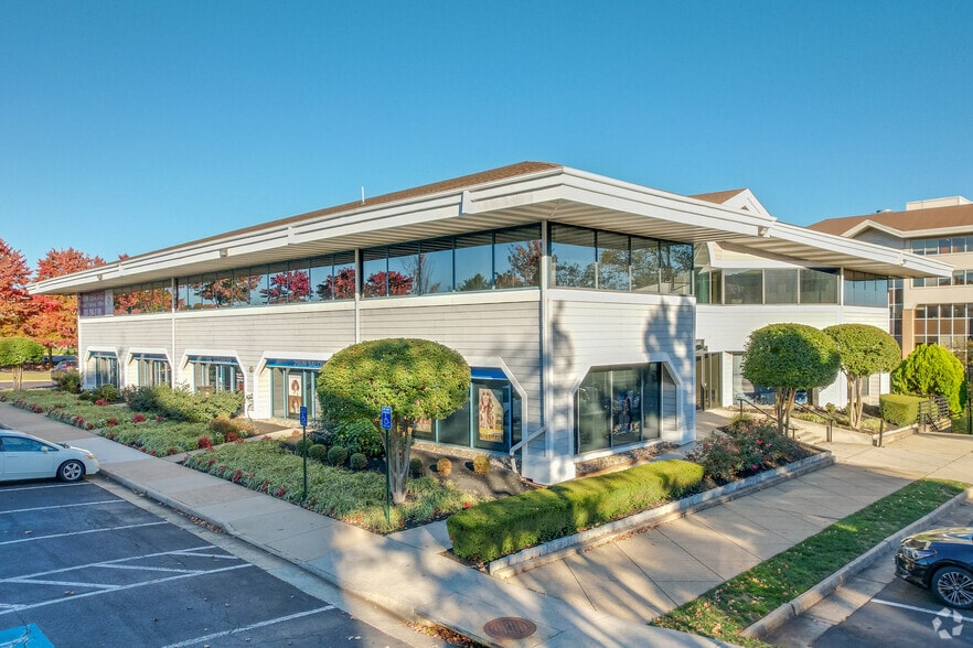 More Photos Of 10 Pidgeon Hill Dr, Sterling Unknown For Lease