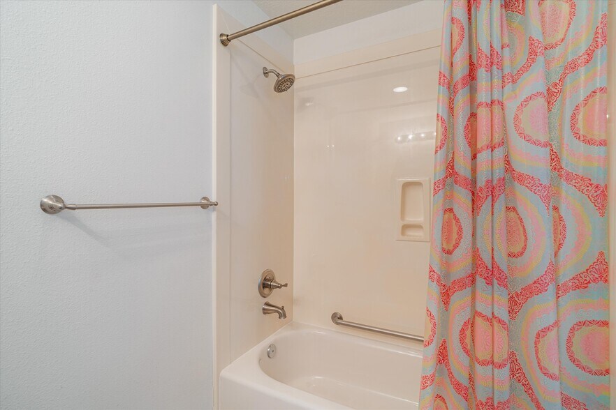 More Photos Of 804 Bay Ave, Kemah Specialty For Sale