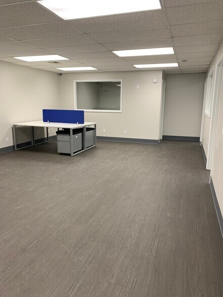 More Photos Of 10308 State Line Rd, Leawood Office For Lease