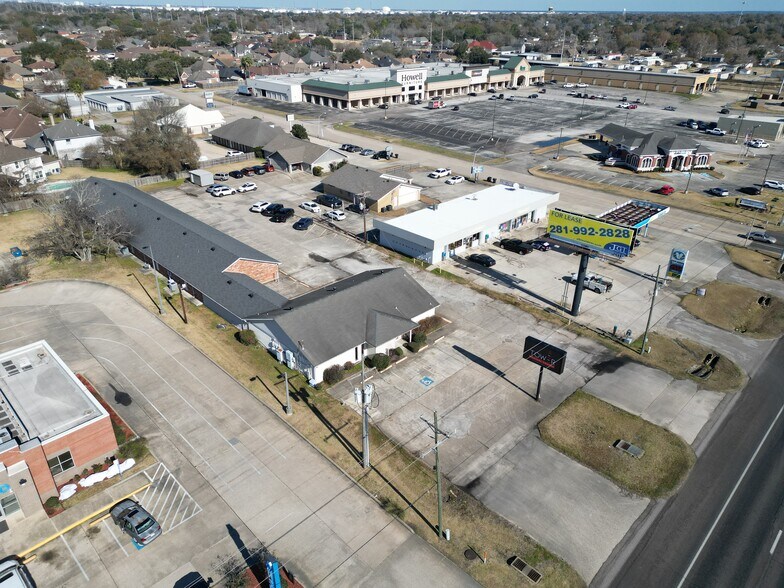 More Photos Of 2100 Highway 365, Nederland Medical For Sale