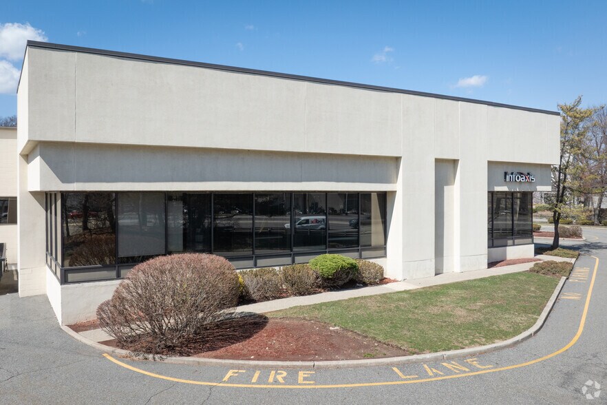 More Photos Of 300 Route 17, Mahwah Warehouse For Lease