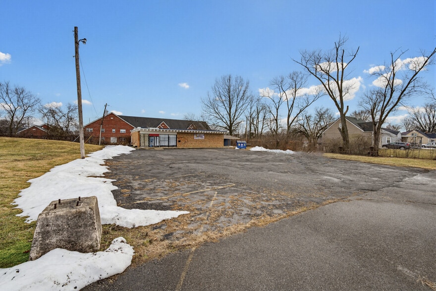 More Photos Of 2060 Brentnell Ave, Columbus Freestanding For Sale